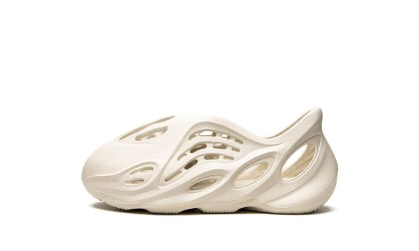 YEEZY Foam Runner Sand